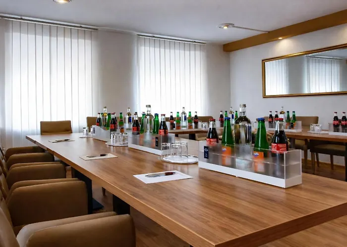 TIPTOP Hotel Burgschmiet Garni
